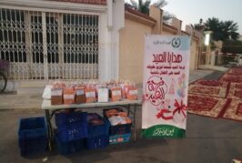 توزيع حلويات العيد على الأطفال في مصليات النابية