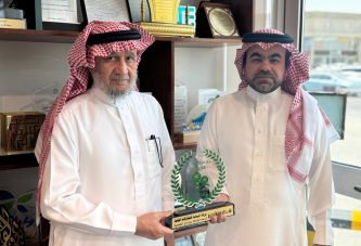 زيارة الجمعية لشركة اليمامة وتكريم الشركة بدرع تذكاري وشهادة شكر وتقدير