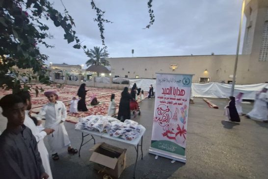 جمعية النابية الخيرية توزع هدايا العيد على الأطفال في مصليات العيد بالنابية